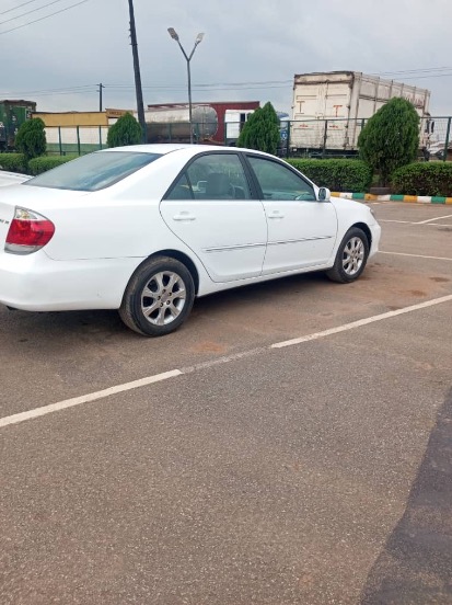 Toyota Camry 2005 - Image 2